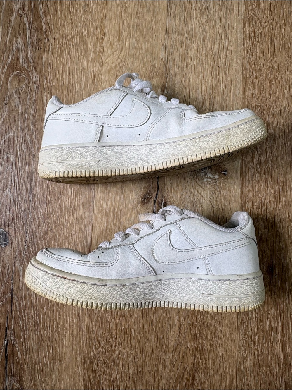 White Nike Air Force 1
